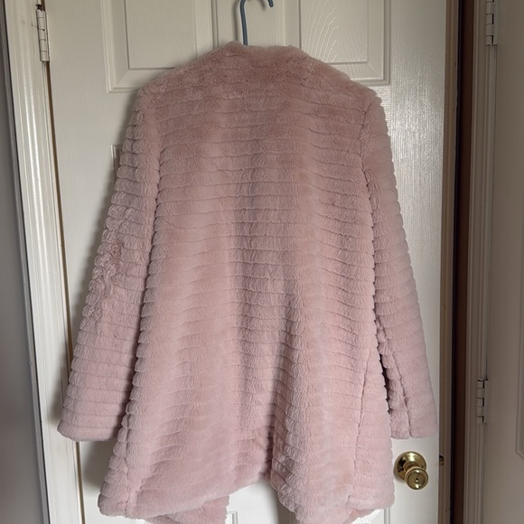 BB Dakota fuzzy coat, great condition! - Picture 6 of 7